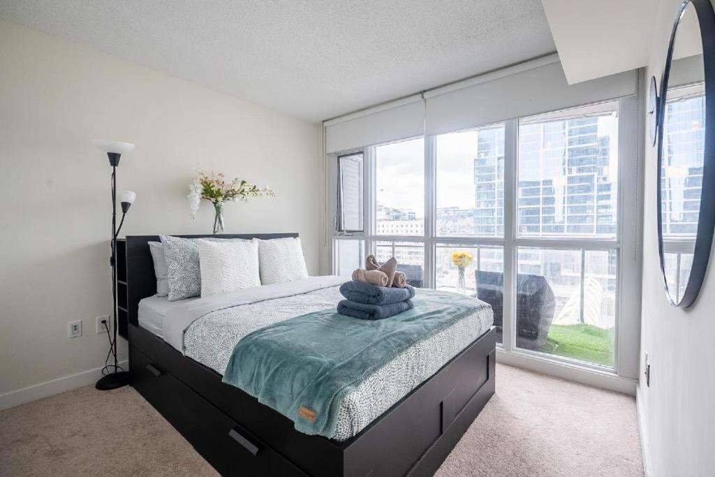 Cozy Condo In Downtown Toronto + Free Parking Luaran gambar