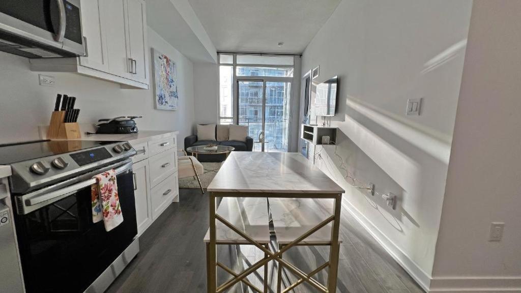 Cozy Condo In Downtown Toronto + Free Parking Luaran gambar