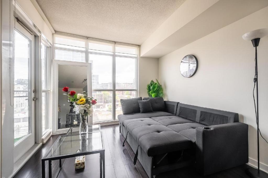 Cozy Condo In Downtown Toronto + Free Parking Luaran gambar