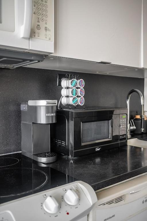 Cozy Condo In Downtown Toronto + Free Parking Luaran gambar