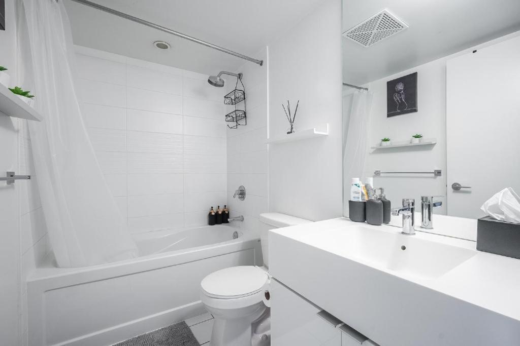 Cozy Condo In Downtown Toronto + Free Parking Luaran gambar