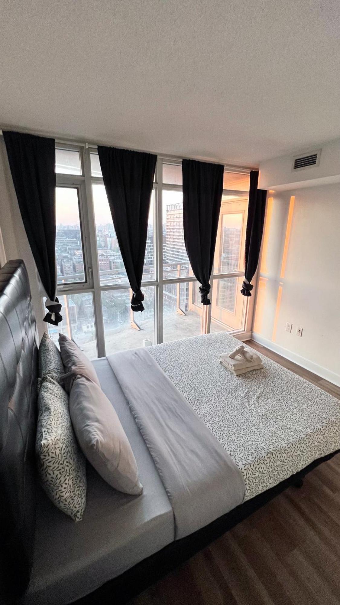 Cozy Condo In Downtown Toronto + Free Parking Luaran gambar